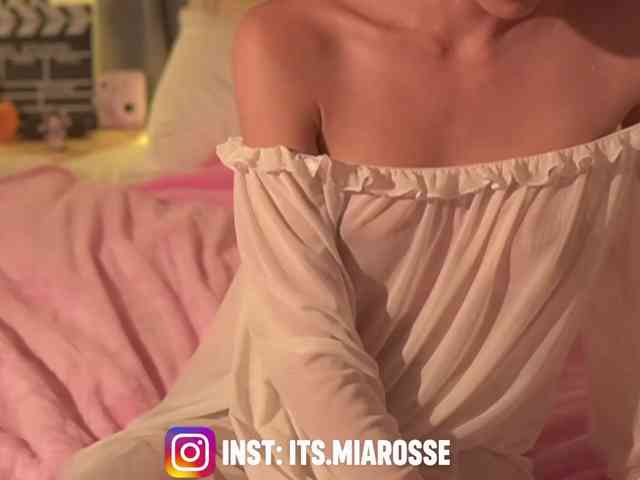 Model: MiaRosee