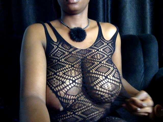 Amayaebony live cam on BongaCams