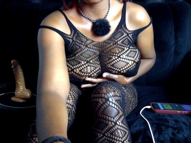 Amayaebony live cam on BongaCams