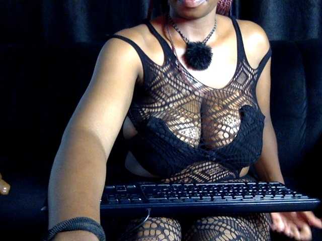 Amayaebony live cam preview