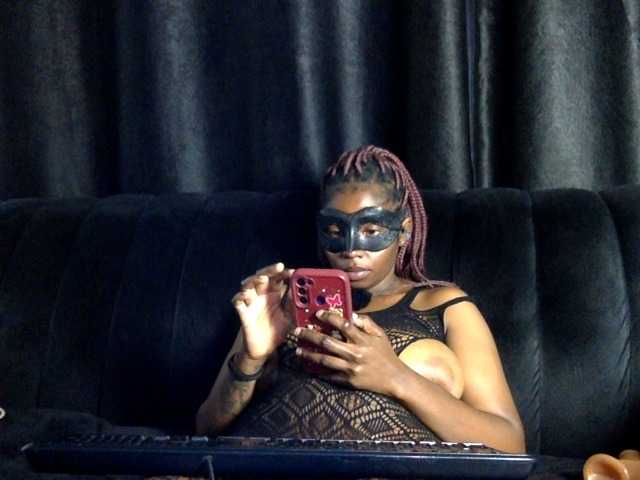 Amayaebony live cam on BongaCams