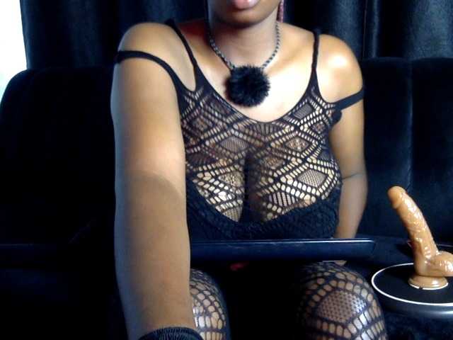 Amayaebony live cam on BongaCams