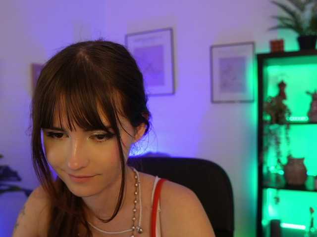 EllaYoung live cam on BongaCams
