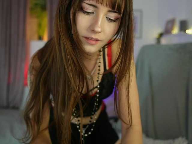 EllaYoung live cam on BongaCams