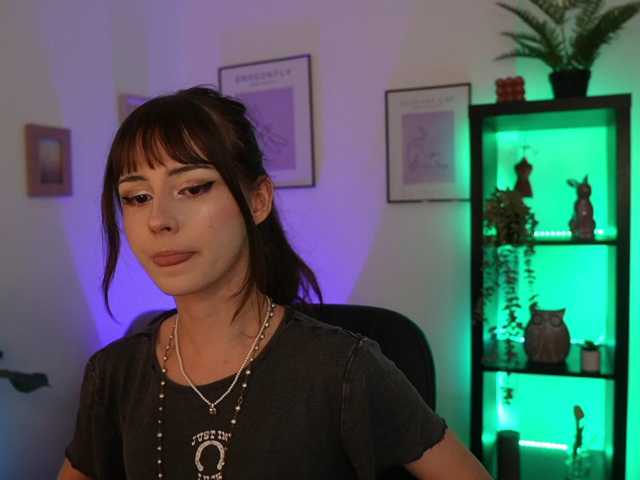 EllaYoung live cam on BongaCams
