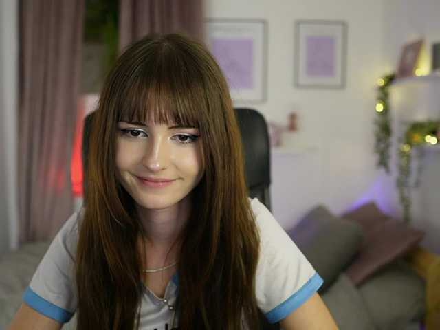 EllaYoung live cam on BongaCams