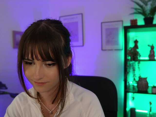 EllaYoung live cam on BongaCams