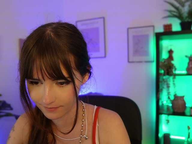 EllaYoung live cam on BongaCams