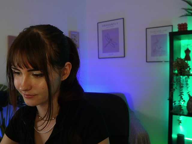 EllaYoung live cam on BongaCams