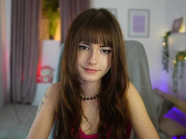 EllaYoung live cam on BongaCams