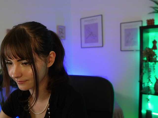 EllaYoung live cam on BongaCams