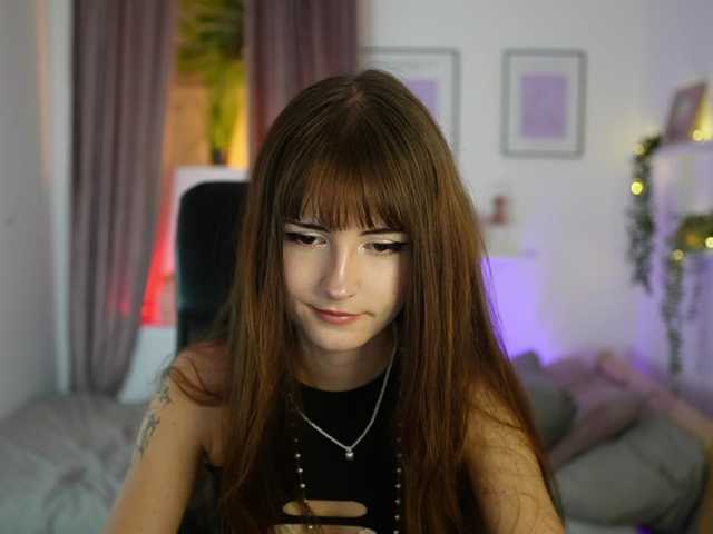 EllaYoung live cam on BongaCams