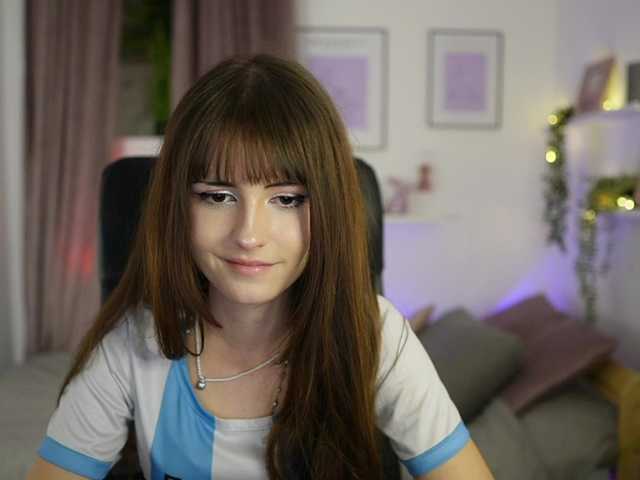 EllaYoung live cam on BongaCams