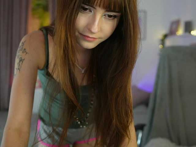 EllaYoung live cam on BongaCams