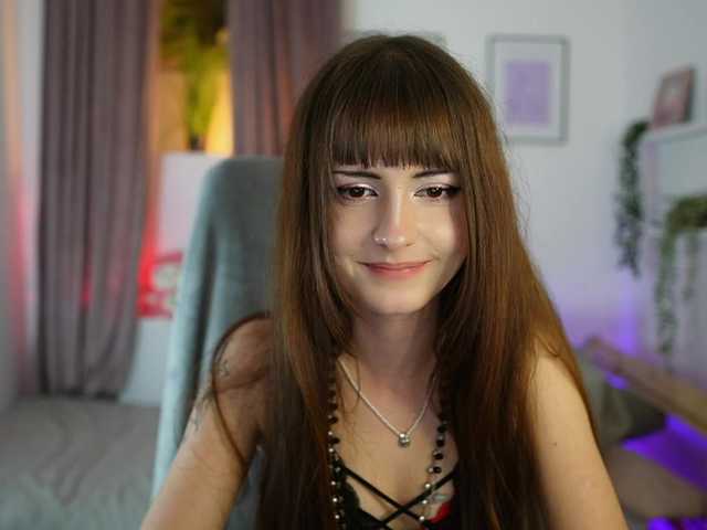 EllaYoung live cam on BongaCams