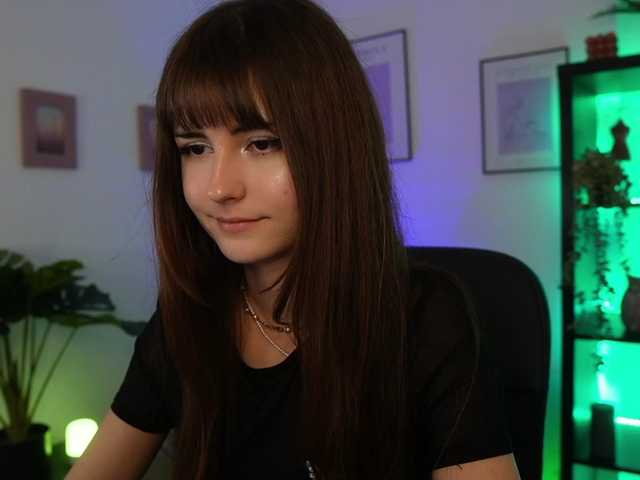 EllaYoung live cam on BongaCams