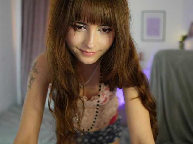 EllaYoung live cam on BongaCams