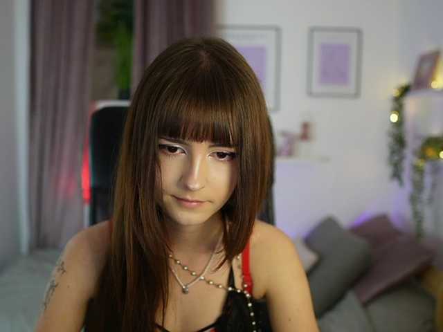 EllaYoung live cam on BongaCams