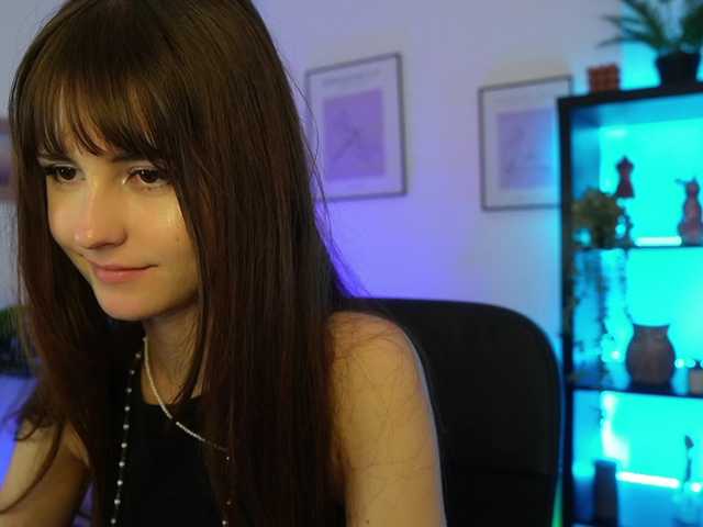 EllaYoung live cam preview