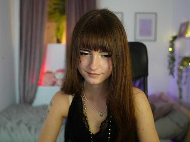 EllaYoung live cam on BongaCams