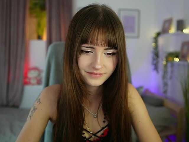EllaYoung live cam on BongaCams