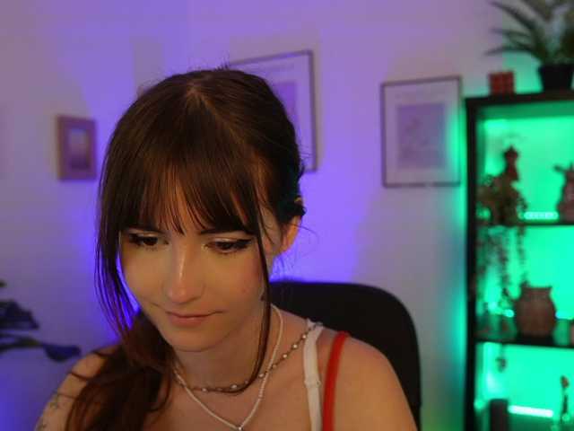 EllaYoung live cam on BongaCams