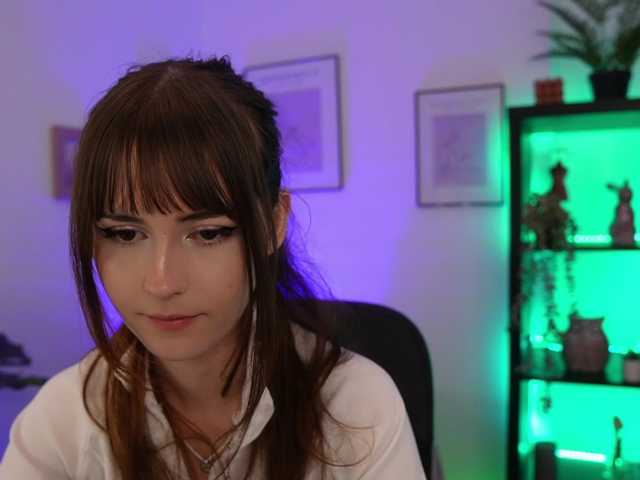 EllaYoung live cam on BongaCams