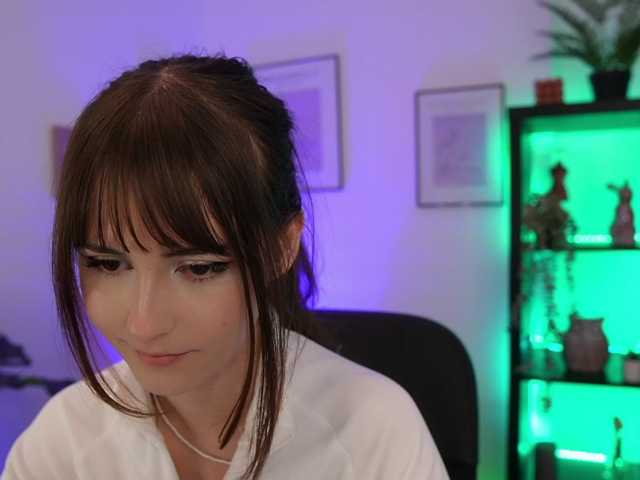 EllaYoung live cam on BongaCams