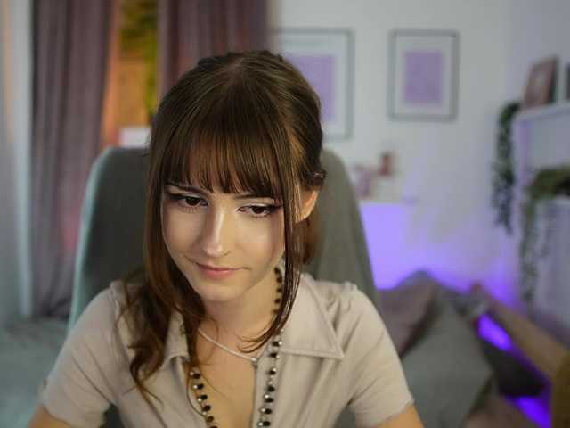 EllaYoung live cam on BongaCams