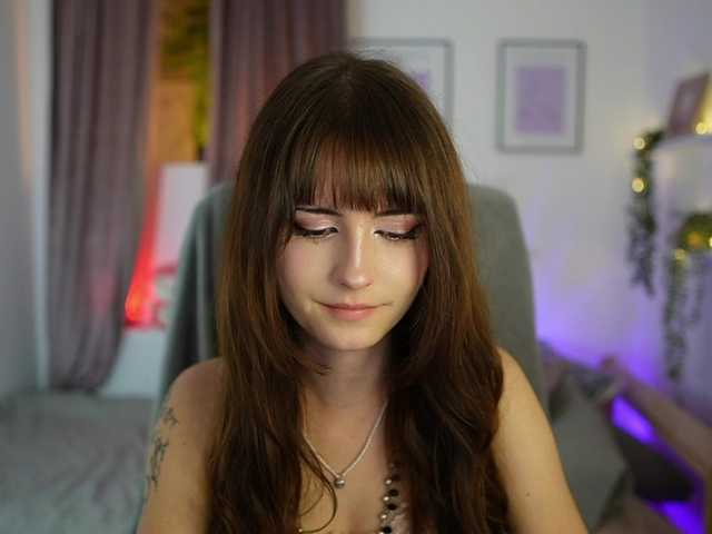 EllaYoung live cam on BongaCams
