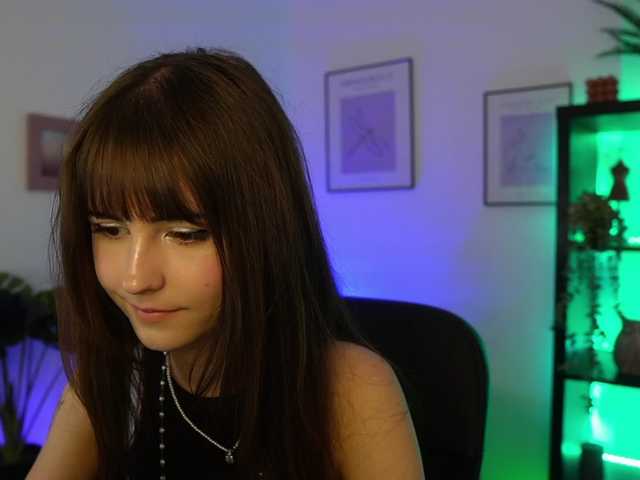EllaYoung live cam on BongaCams