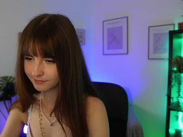 EllaYoung live cam on BongaCams