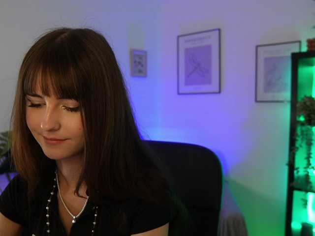 EllaYoung live cam on BongaCams