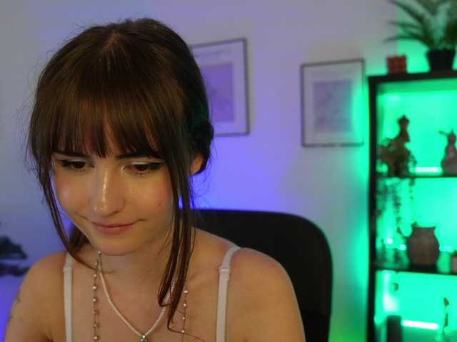 EllaYoung live cam on BongaCams