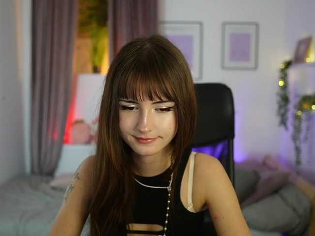 EllaYoung live cam on BongaCams