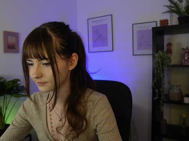 EllaYoung live cam on BongaCams