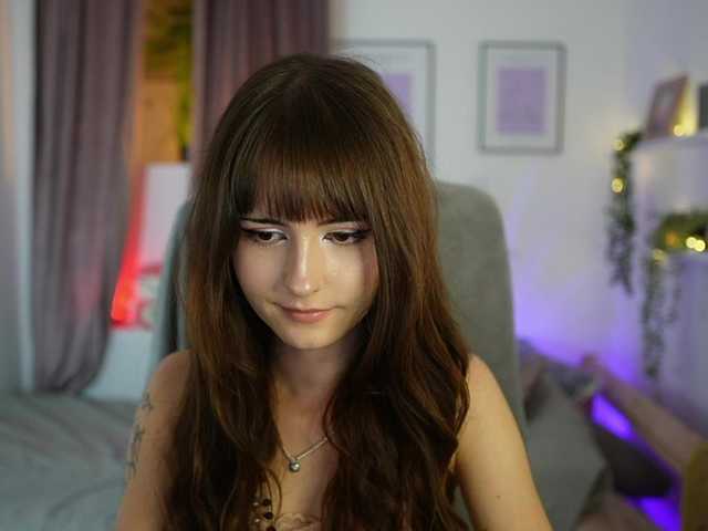 EllaYoung live cam on BongaCams