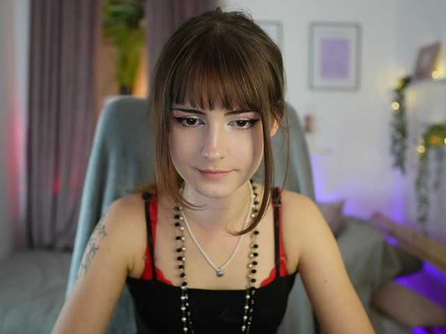 EllaYoung live cam on BongaCams