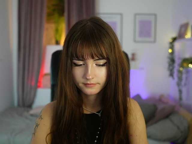 EllaYoung live cam on BongaCams