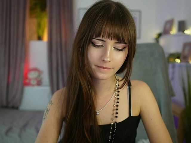 EllaYoung live cam on BongaCams