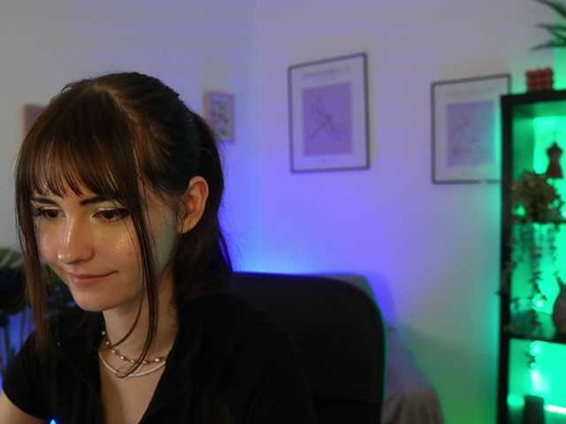 EllaYoung live cam on BongaCams