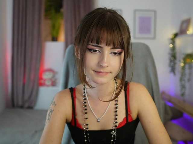 EllaYoung live cam on BongaCams