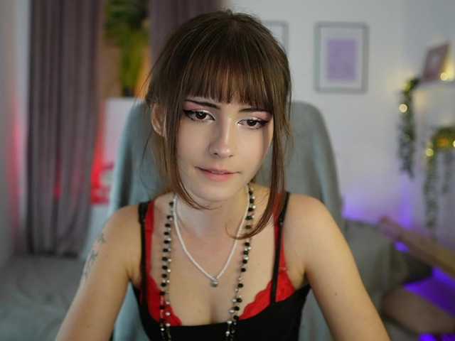 EllaYoung live cam on BongaCams
