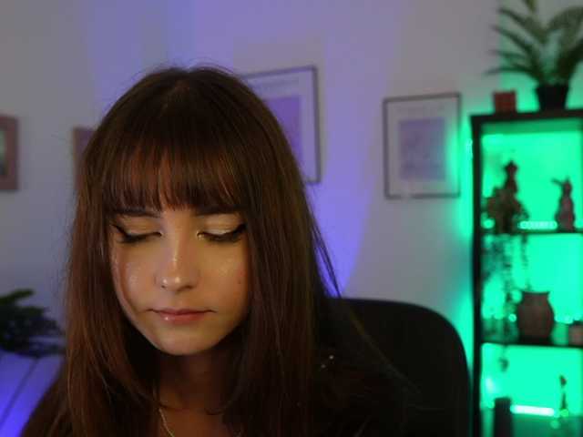 EllaYoung live cam on BongaCams
