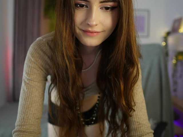 EllaYoung live cam on BongaCams