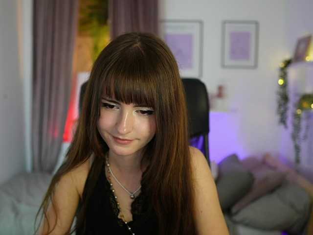 EllaYoung live cam on BongaCams