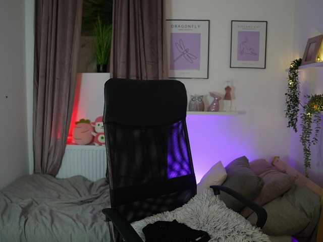 EllaYoung live cam on BongaCams