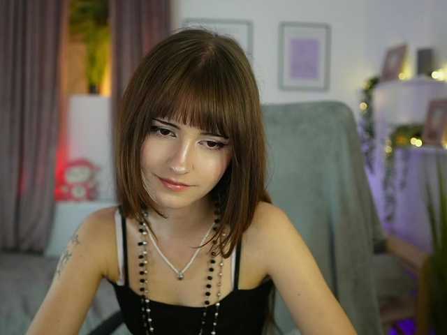EllaYoung live cam on BongaCams
