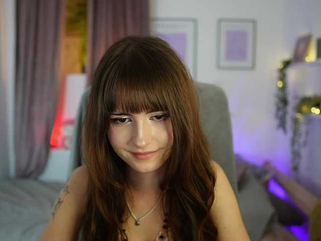 EllaYoung live cam on BongaCams