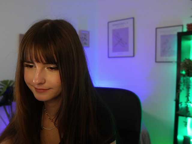 EllaYoung live cam on BongaCams